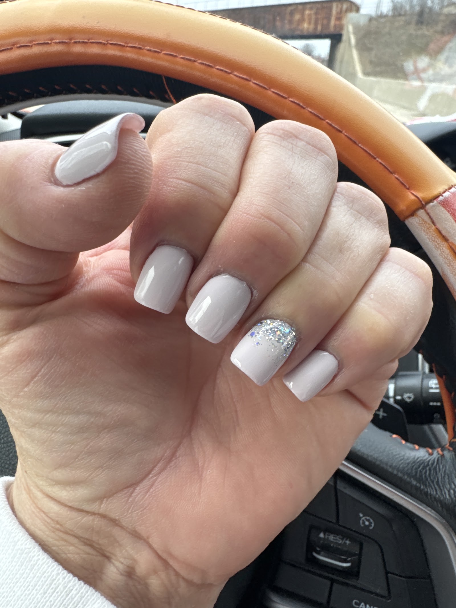 Lux Nails Lounge nail photo 4