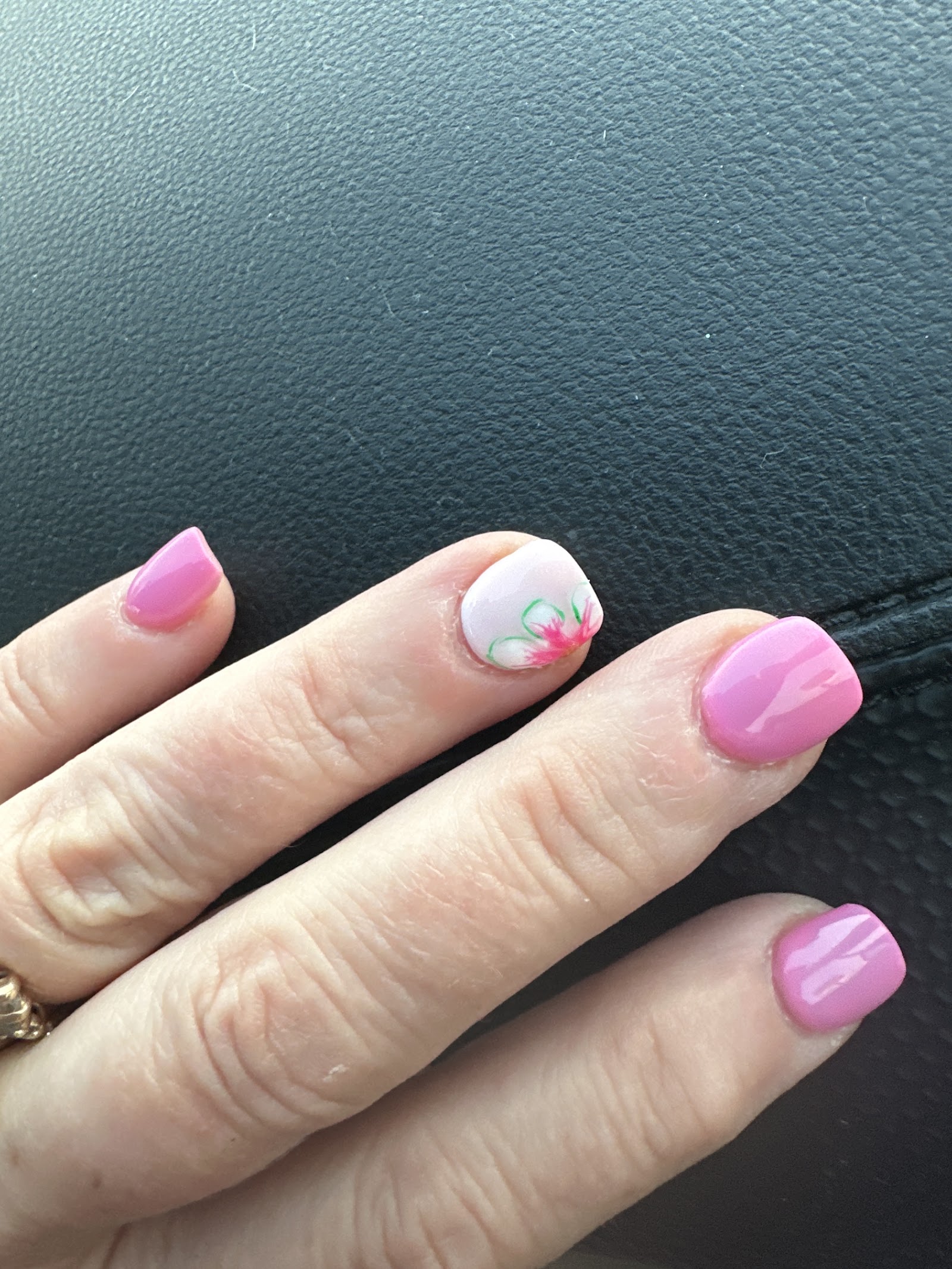 Lux Nails Lounge nail photo 5